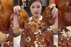 娱乐吃瓜酱吃猪肉视频,猪肉视频背后的趣味真相