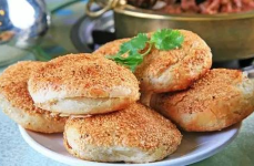 娱乐吃瓜酱烧饼视频,揭秘网红美食背后的故事